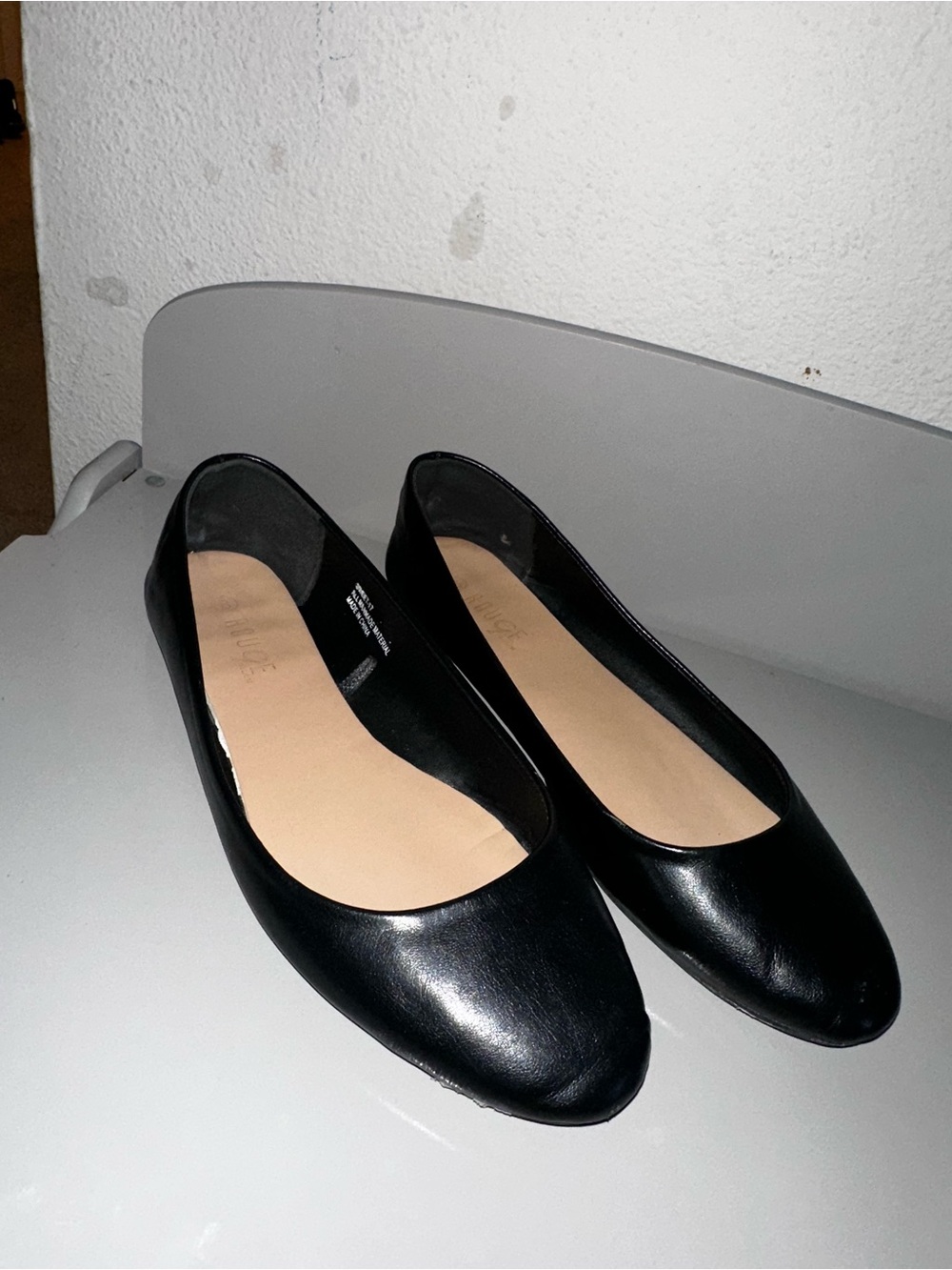 Rouge Helium Black Leather Ballet Flats